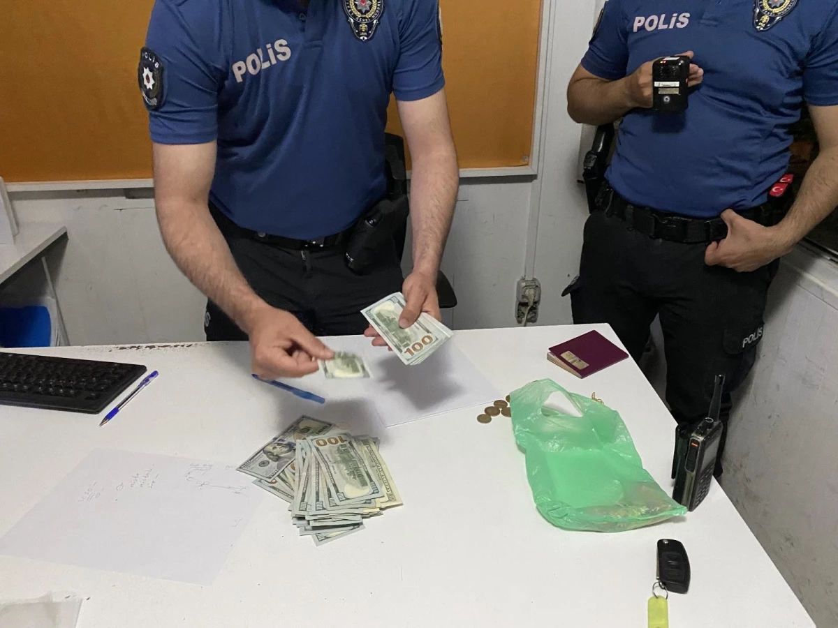 Şüpheli paketten 10 bin 200 dolar çıktı, polis ekipleri sahibine teslim etti