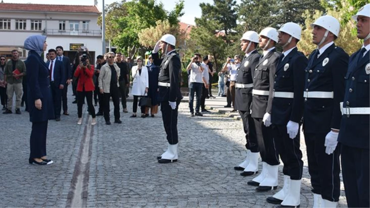Türkiye\'nin ilk başörtülü valisi Kübra Güran Yiğitbaşı Afyonkarahisar\'da görevine başladı!
