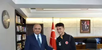 Vali yardımcısı Özgödek gençlik haftasını kutladı