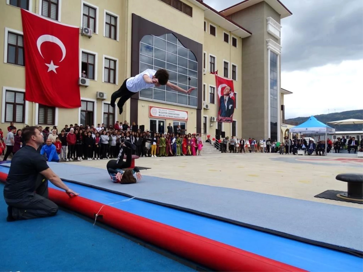 19 Mayıs Atatürk\'ü Anma, Gençlik ve Spor Bayramı Havran\'da coşkuyla kutlandı