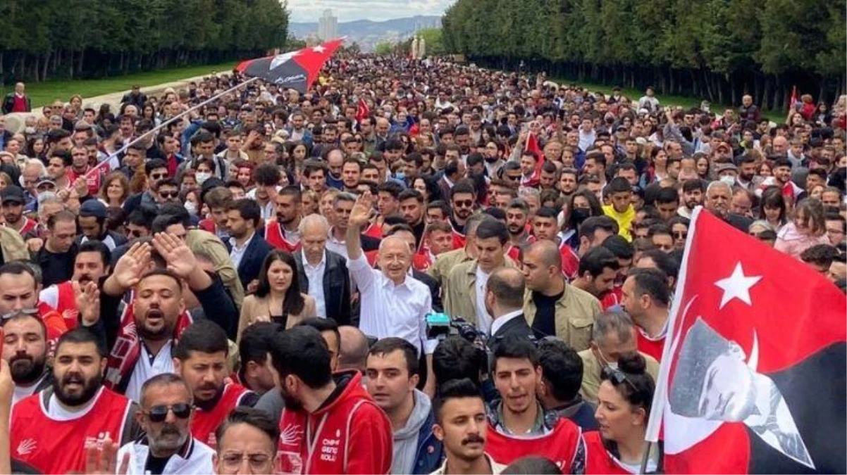 19 Mayıs\'ta Anıtkabir\'e yürüyen Kılıçdaroğlu gençlere seslendi: Beşli çeteleri de SADAT\'larını da ezerek yolumuza devam edeceğiz