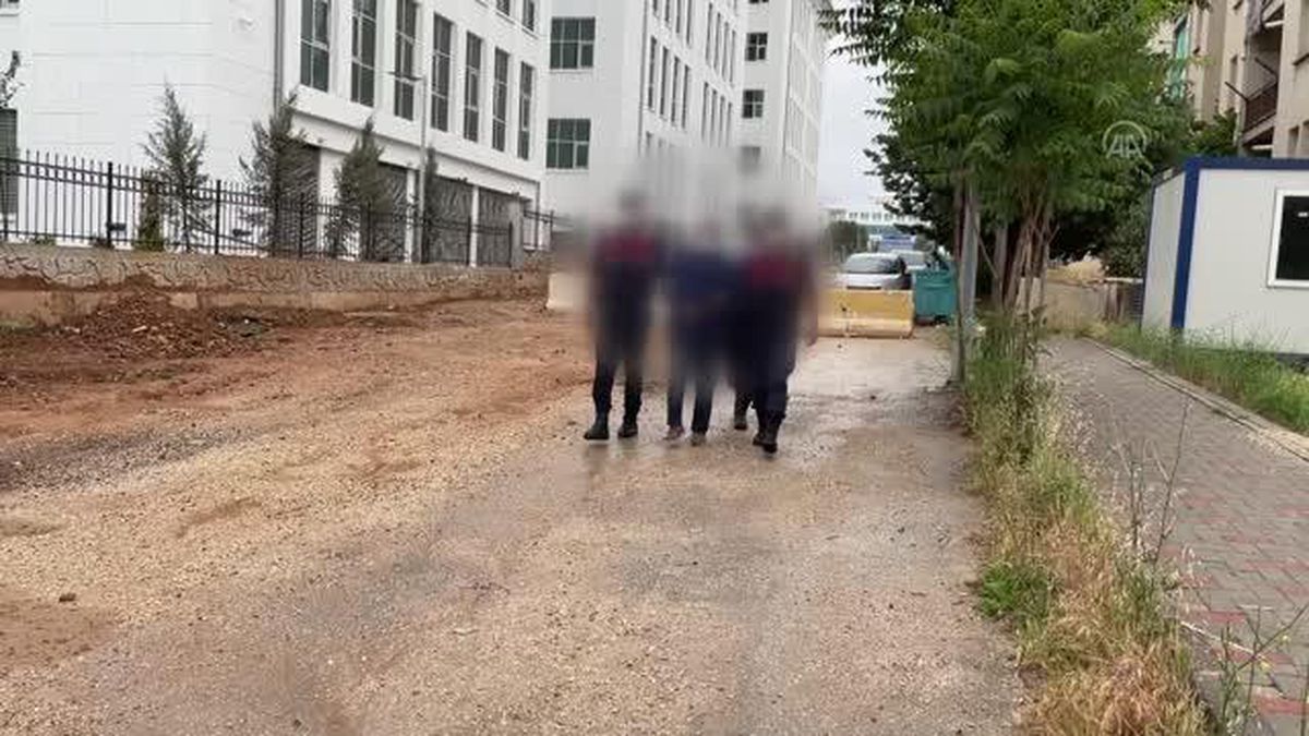 Ambulansta görevli hemşire, bıçakla yaralanmış eşine müdahale etti - Zanlı tutuklandı