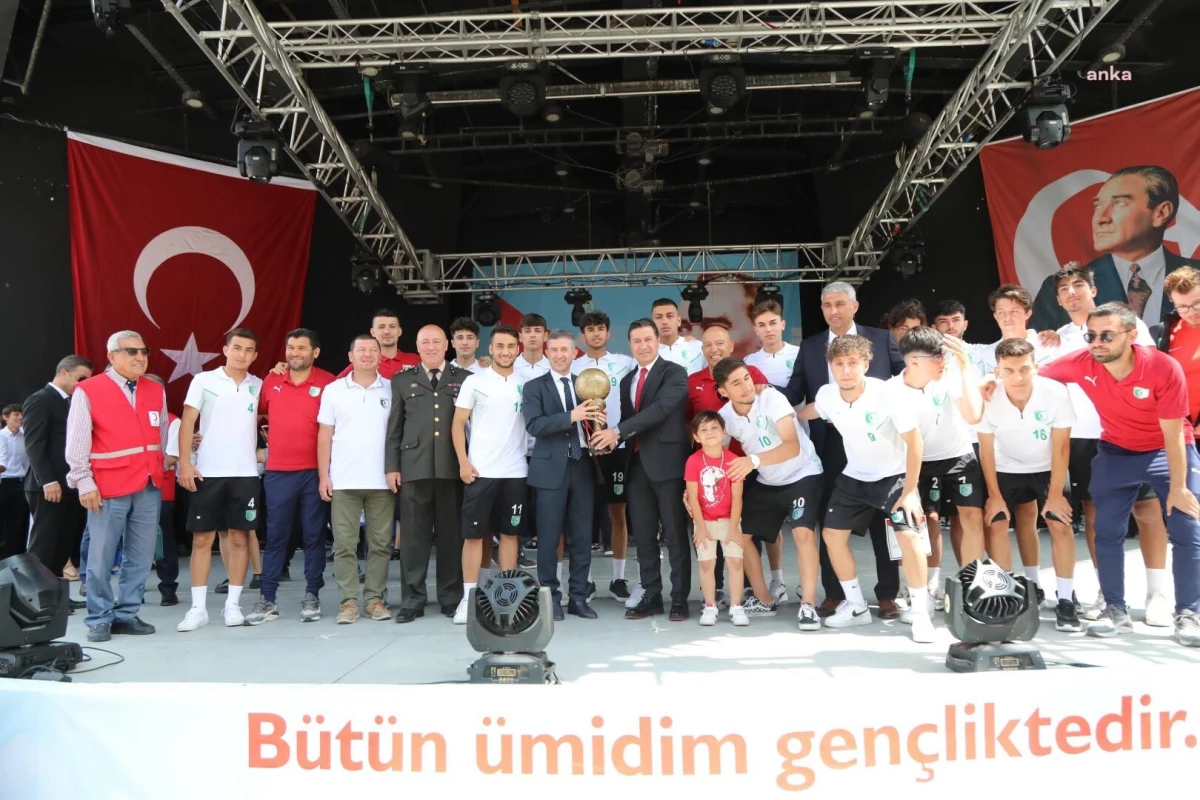 Atatürk\'ü Anma, Gençlik ve Spor Bayramı Bodrum\'da Coşkuyla Kutlanıyor