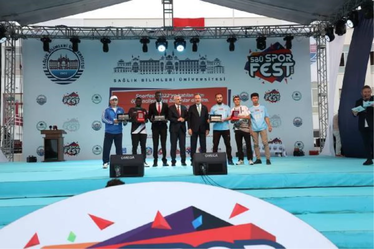 Bakan Kasapoğlu, SBÜ Uluslararası Spor Festivali SporFest 2022\'nin ödül törenine katıldı