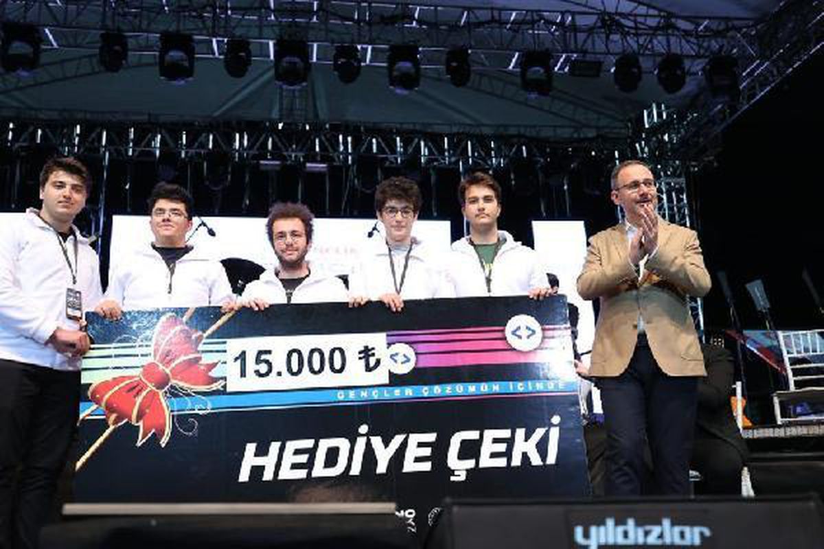 BAKAN KASAPOĞLU: HER ALANDA GENÇLERİN YANINDA OLDUK (2)
