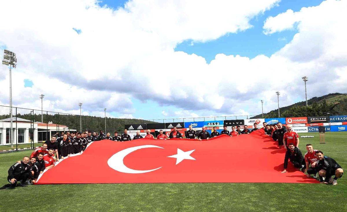Beşiktaş\'tan 19 Mayıs kutlaması