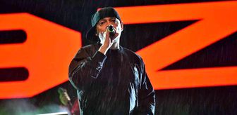 Binlerce kişi yağmura aldırış etmeden Ceza konserini dinledi