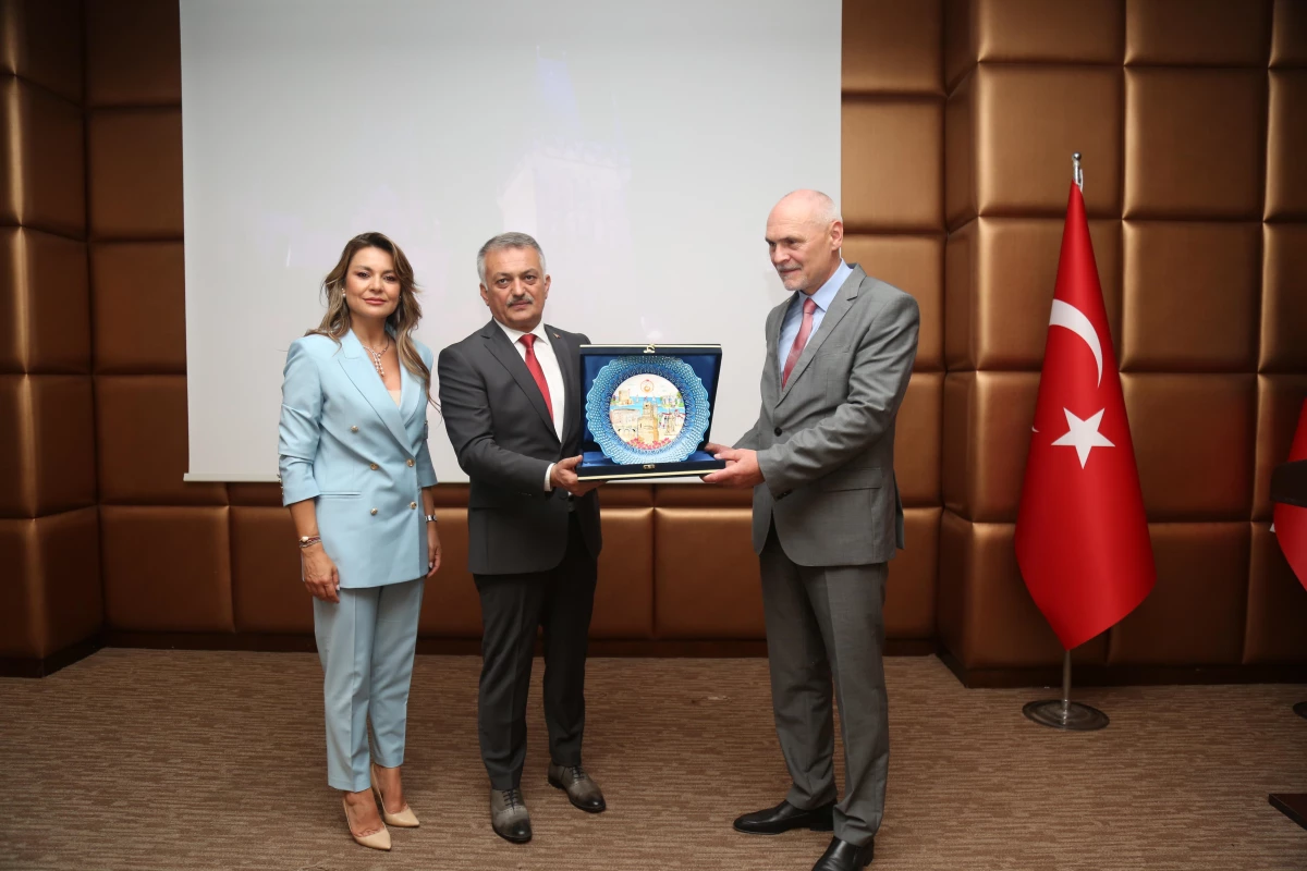 Çekya\'nın Ankara Büyükelçisi Vacek Antalya\'da fahri konsolosluk resepsiyonuna katıldı