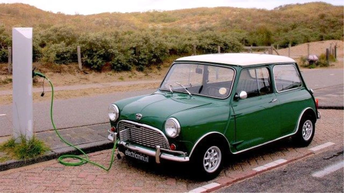 Çinliler bunu da yaptı: Klasik MINI Cooper elektriklendi!