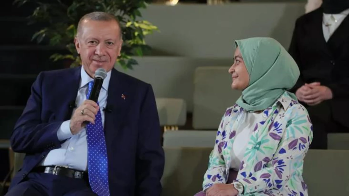 Cumhurbaşkanı Erdoğan "Kütüphane Söyleşileri" etkinliğinde gençlerle buluştu: (1)