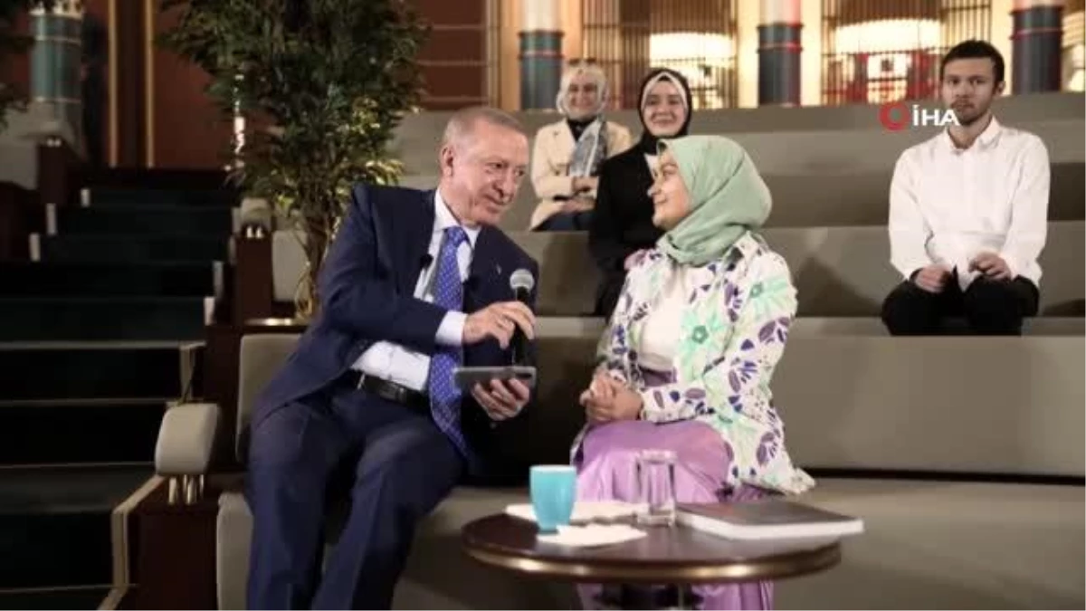 Cumhurbaşkanı Erdoğan: "Nurullah Genç\'in benim de çok sevdiğim "Beni Yakışına" şiirini Seda Nur ile birlikte okuduk"