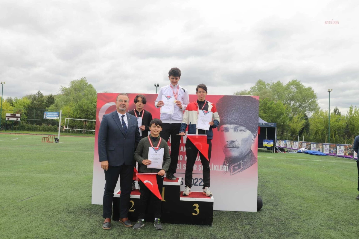 Eskişehir Büyükşehir\'in Spor Şenliklerinde Şampiyonlar Kupa ve Madalyalarını Aldı