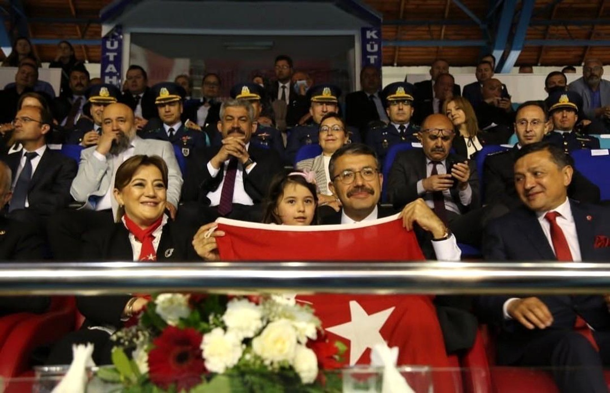 Kütahya\'da 19 Mayıs törenlerine damga vuran fotoğraf