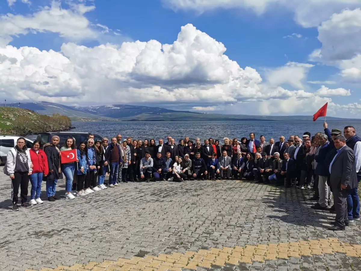 Maltepe Ardahanlılar Derneği, 19 Mayıs\'ı Çıldır Gölü kenarında kutladı