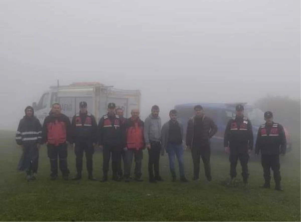 Nevşehir\'de sis nedeniyle arazide kaybolan gençleri, AFAD ve jandarma ekipleri buldu