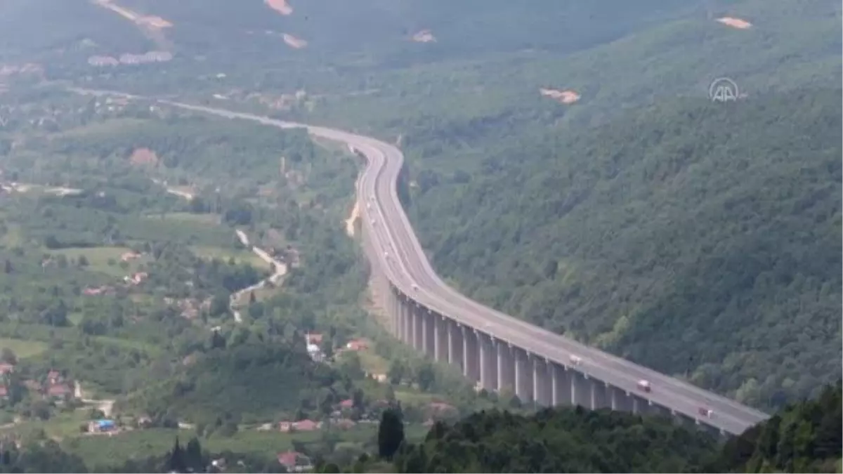 Otoyolun Bolu Dağı geçişinde bakım çalışması D-100\'deki dinlenme tesislerini hareketlendirdi