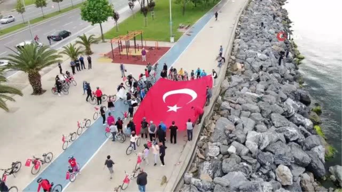 Pendik\'te 19 Mayıs\'ta dev Türk bayraklı bisiklet korteji havadan görüntülendi