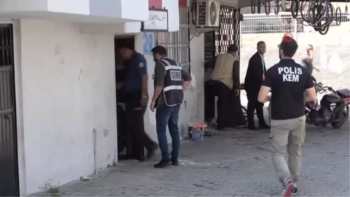 Polis, narkotik operasyonunda ağız içinde bile uyuşturucu aradı