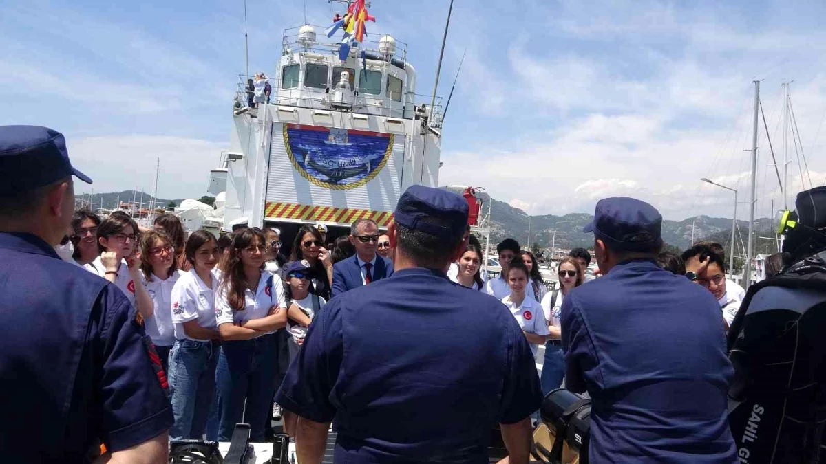 Sahil Güvenlik gemisi 19 Mayıs\'ta gençleri ağırladı