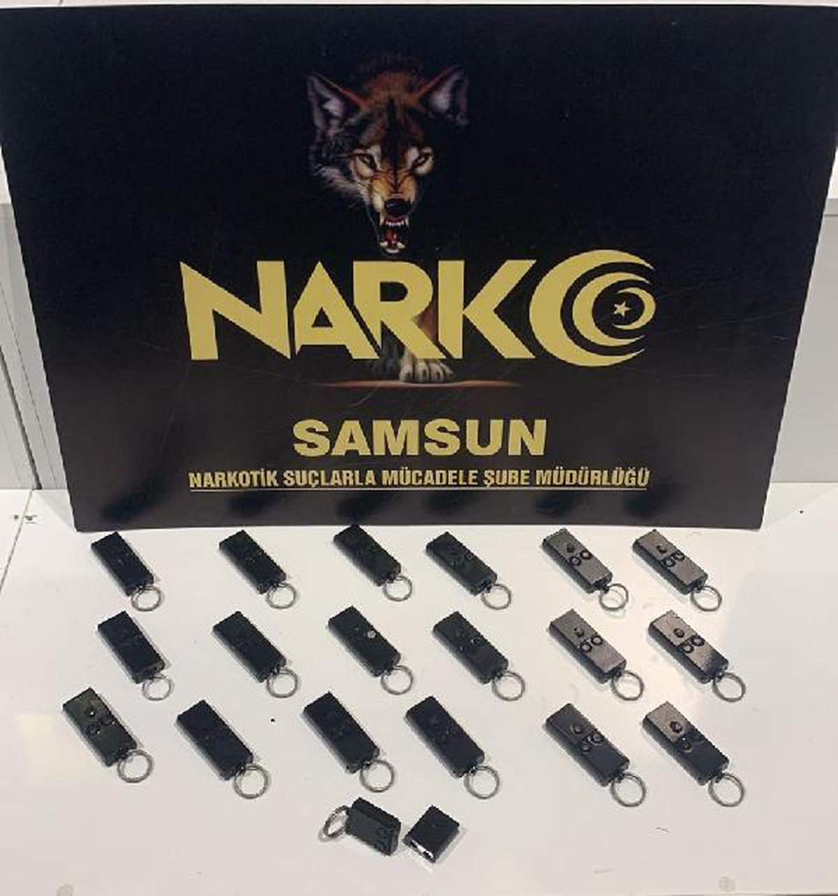 Samsun\'da 19 adet anahtarlık şeklinde suikast tabancası yakalandı