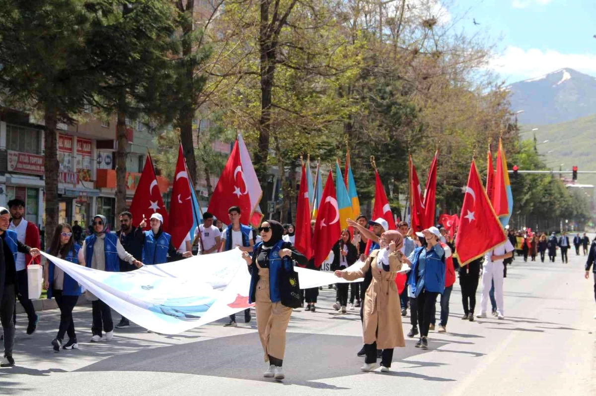 Tatvan\'da 19 Mayıs Atatürk\'ü Anma, Gençlik ve Spor Bayramı kutlaması