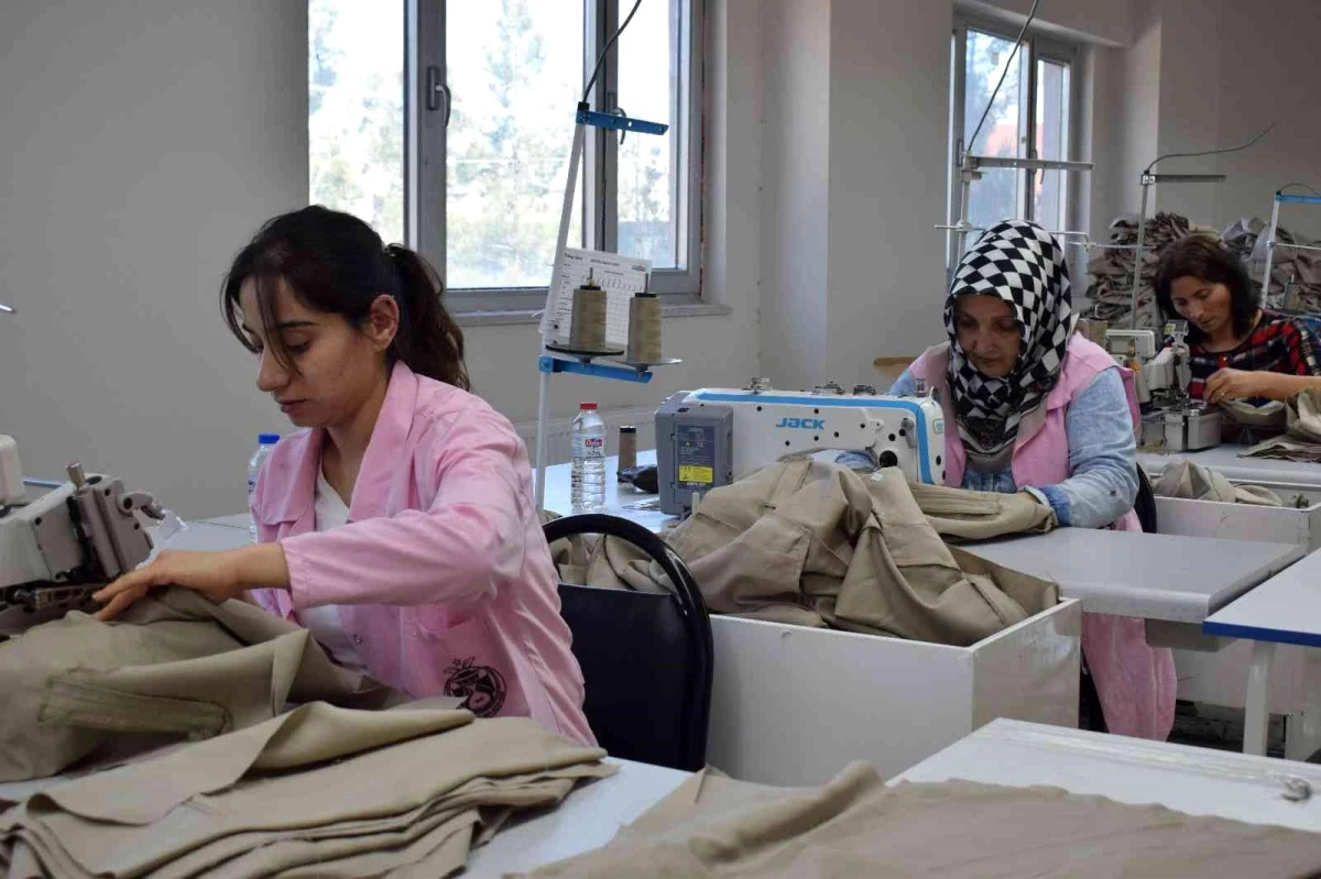 Tekstil atölyesi kadınlara ekmek kapısı oldu