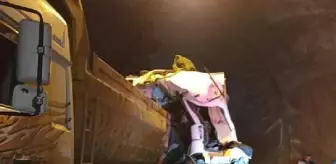 Tünelde kamyonla taş yüklü kamyona çarptı: 1 yaralı
