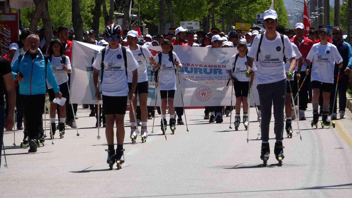 Van\'da 19 Mayıs Atatürk\'ü Anma, Gençlik ve Spor Bayramı coşkusu