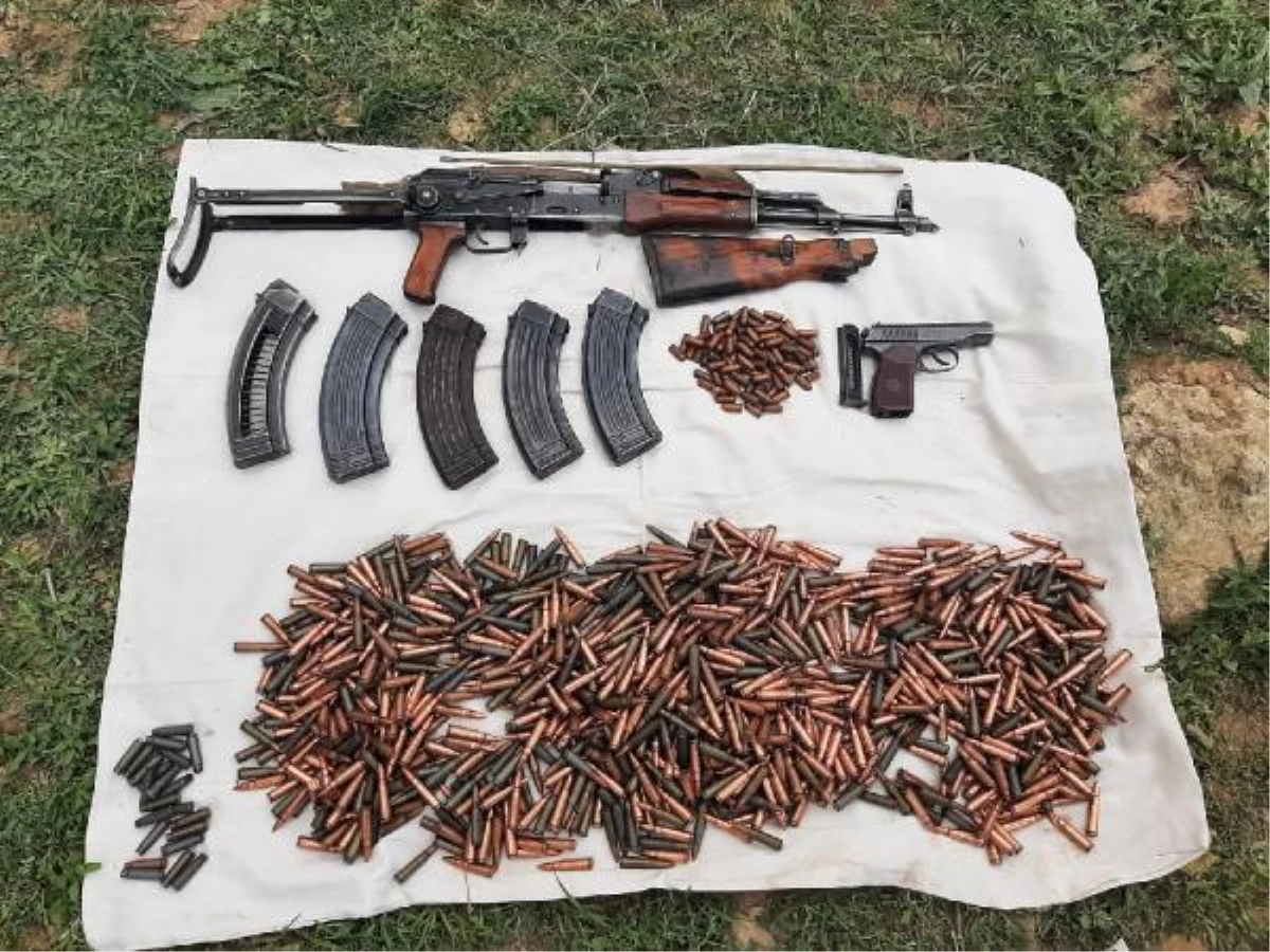 PKK\'lı teröristlere ait silah ve örgütsel malzeme ele geçirildi