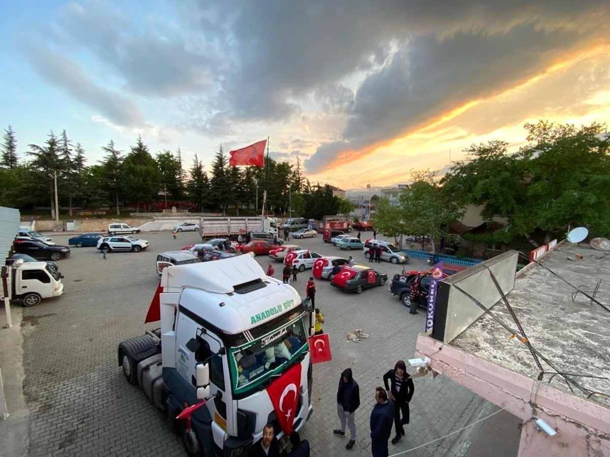 150 araçlık konvoy ile 19 Mayıs kutlaması