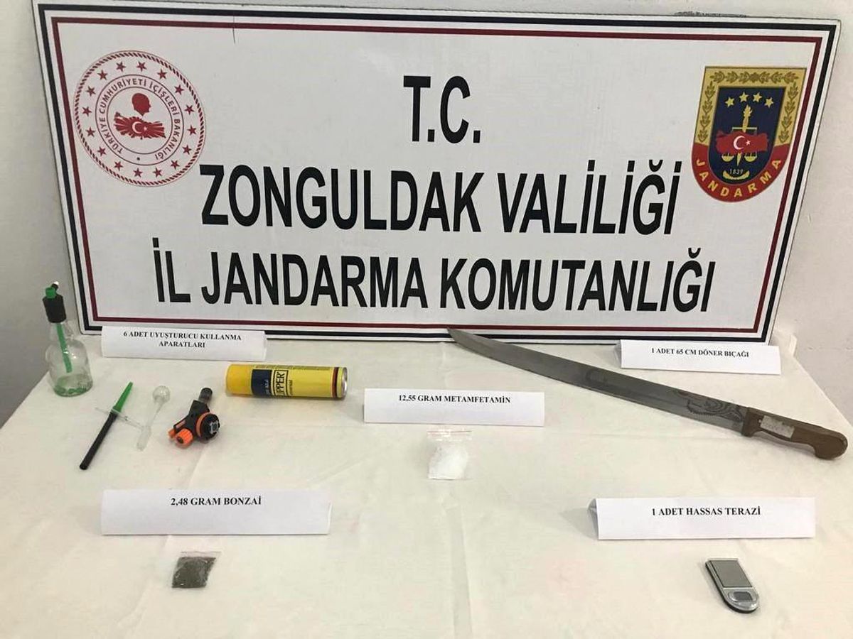 Araç içinde uyuşturucu ile yakalandılar