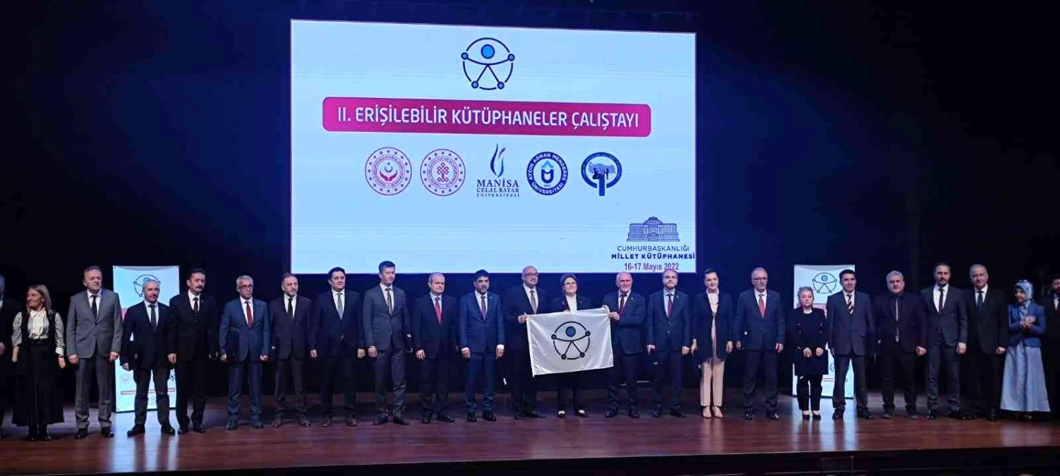 Bakan Derya Yanık\'tan İzmir Kavram Meslek Yüksekokulu\'na ödül