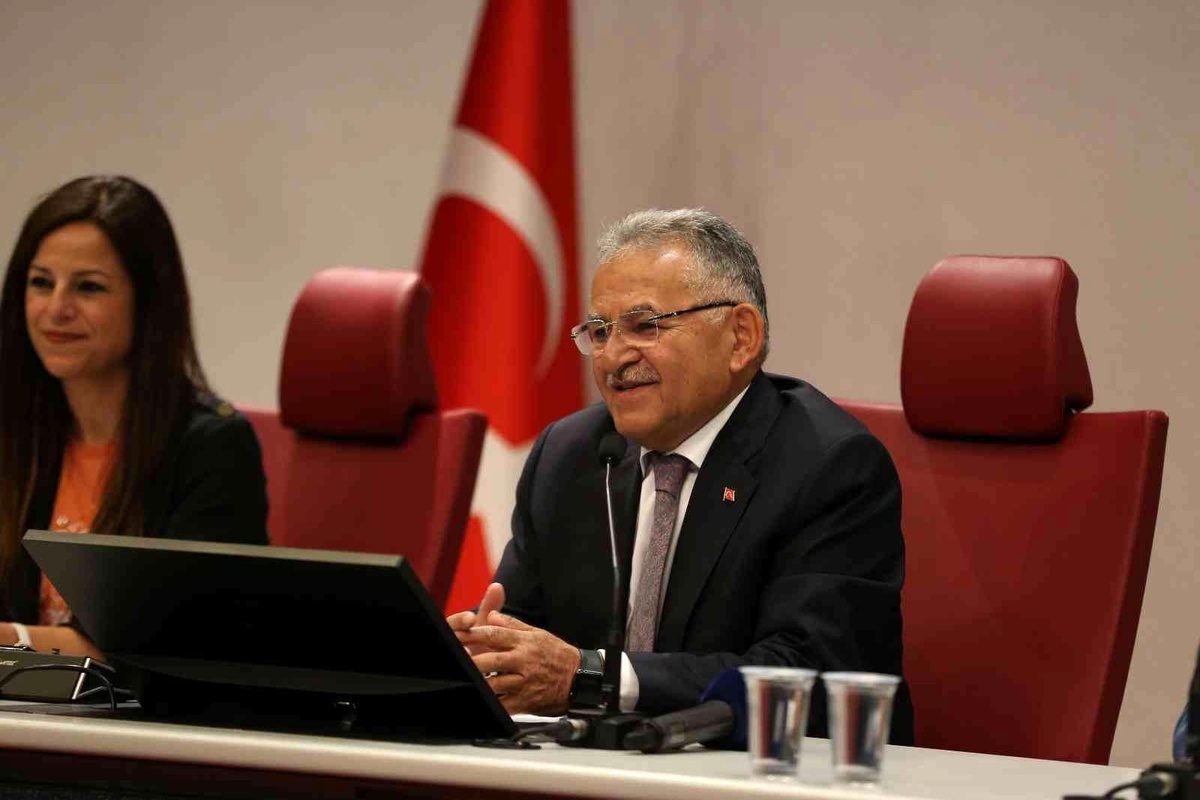 Başkan Büyükkılıç, yavru vatan Kıbrıs\'tan gelen sporcuları ağırladı