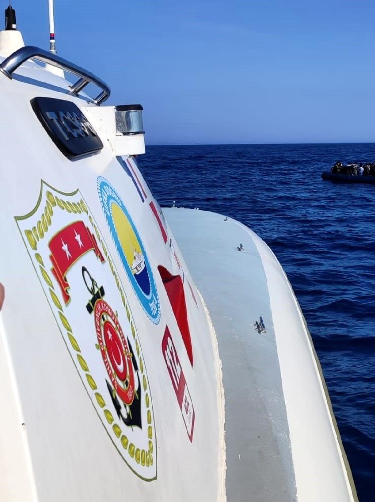 Çanakkale açıklarında 56 göçmen kurtarıldı