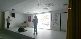 Düzenlediği yarışmalarla öğrencilerin yabancı dilini geliştiriyor