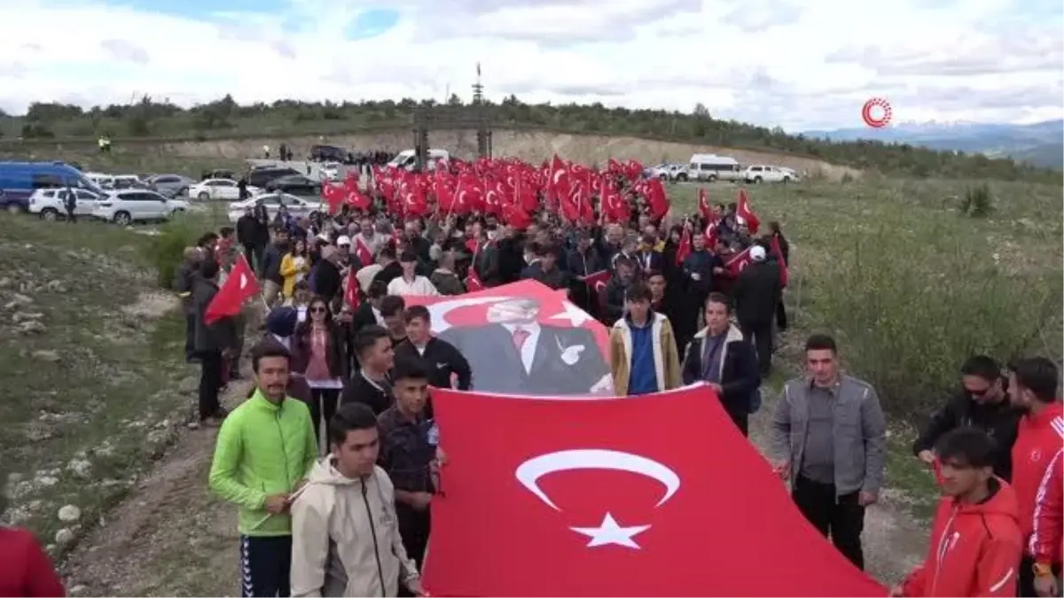 İstiklal Yolu\'nda şehitlere saygı yürüyüşü