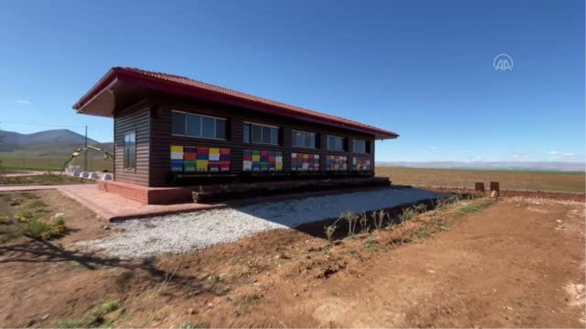 KAHRAMANMARAŞ - Lavanta tarlasına kurulan "Arı evi" açıldı