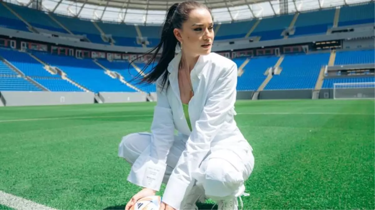 Fahriye Evcen'den Katar pozları: Dünya Kupası'nın oynanacağı stada da gitti