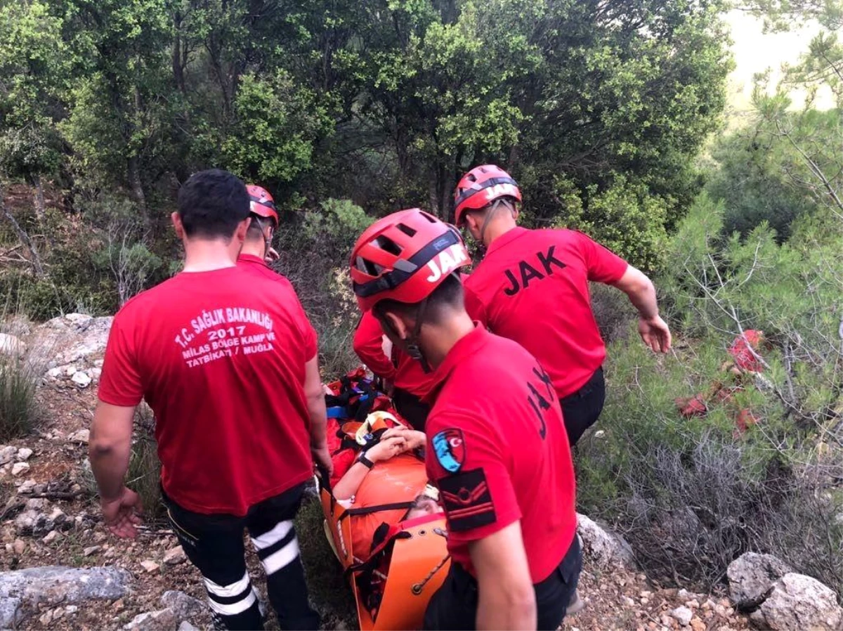 Kayalık alana düşen Rus turisti JAK timi kurtardı