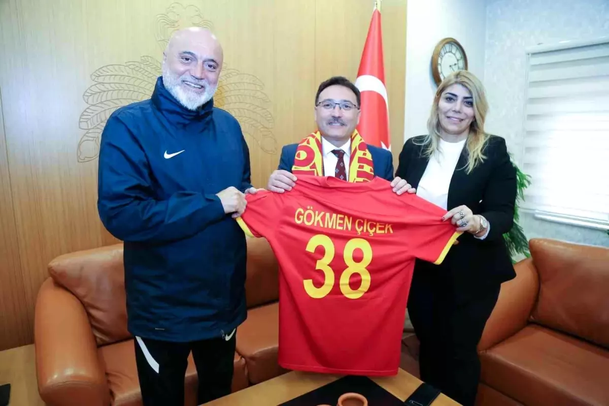 Kayseri Valisi\'ne Kayserispor forması