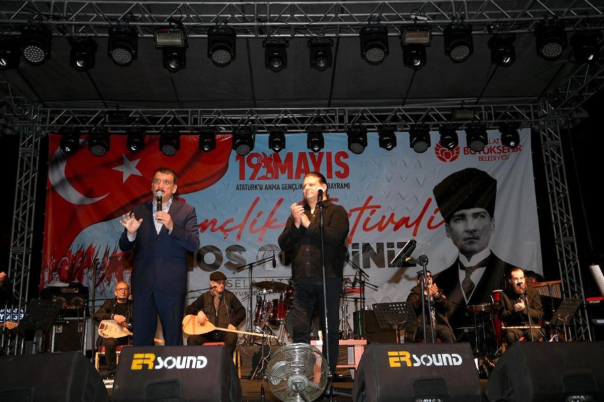 Malatya'da gençler konser ile coştu