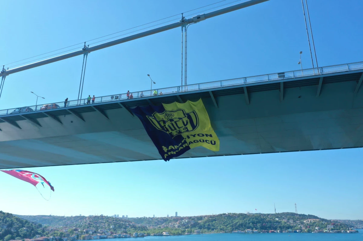 MKE Ankaragücü bayrakları, İstanbul\'daki boğaz köprülerine asıldı