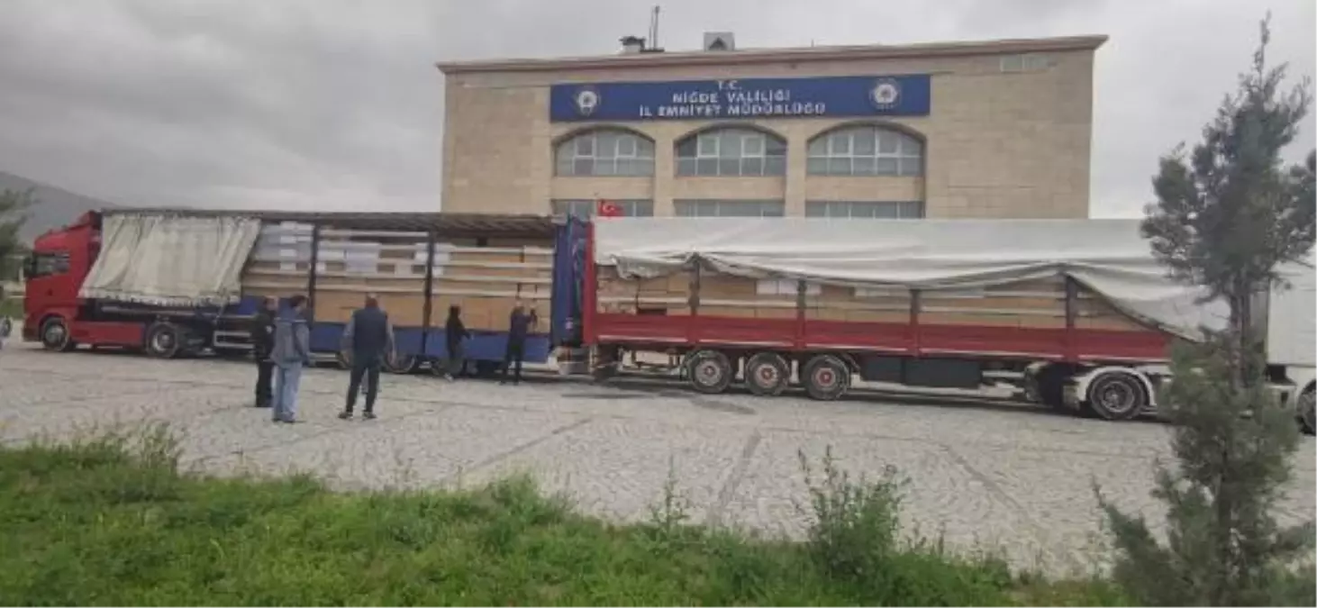 Niğde'de yüklü miktarda gümrük kaçağı makaron ele geçirildi