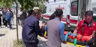 Otomobil ile motosikletin çarpışması sonucu 2 kişi yaralandı