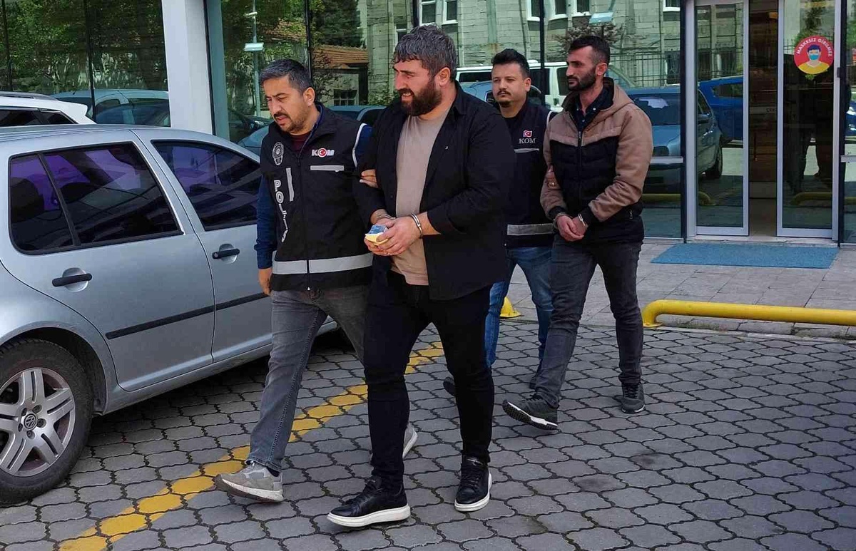 Samsun\'da ele geçen 19 suikast tabancasıyla ilgili 2 kişi tutuklandı