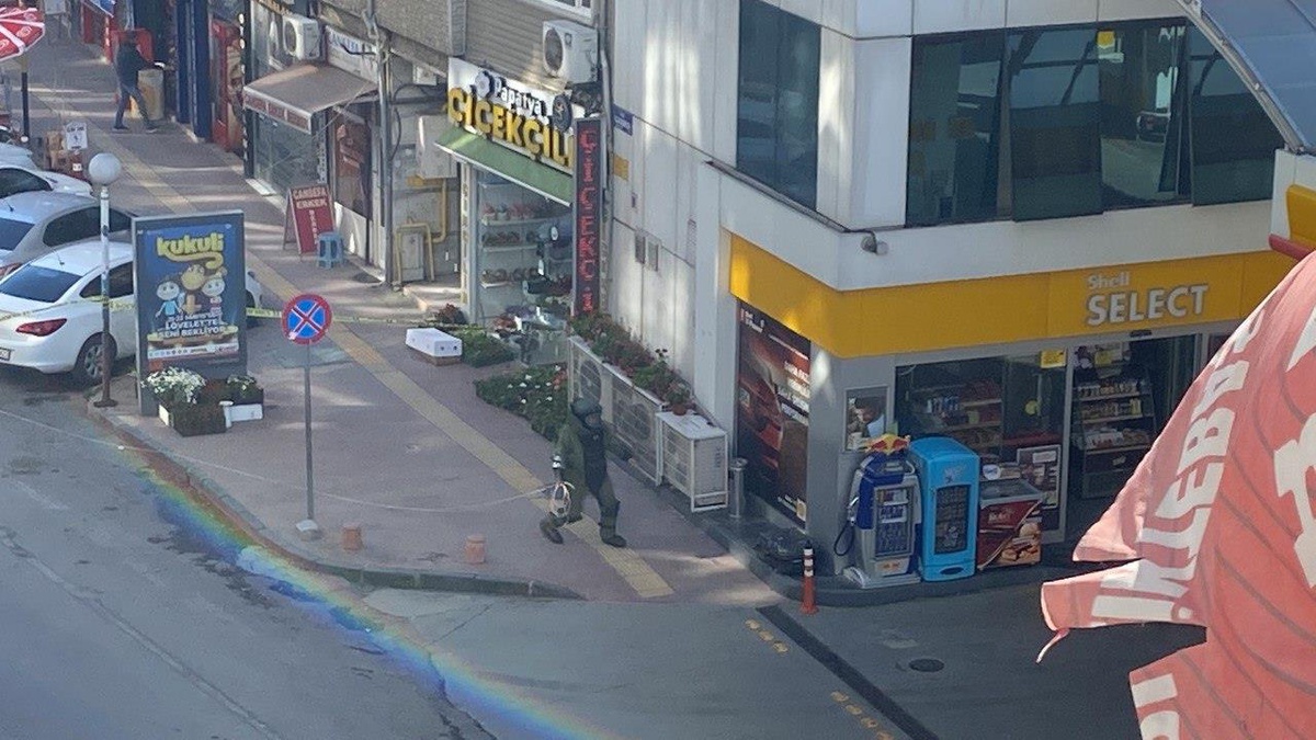 Samsun\'da petrol istasyonunun yanında şüphe üzerine patlatılan bavuldan eşya çıktı
