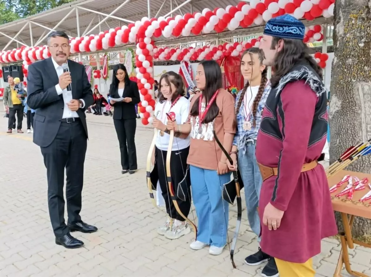 Simav\'da yapılan Türk Okçuluğu Yarışmalarına Gedizli sporcular damga vurdu