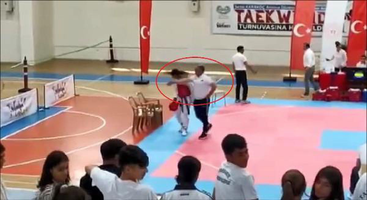 Tekvando seçmelerinde antrenörden, elenen sporcusuna tokat kamerada (2)