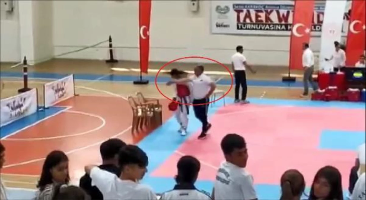 Tekvando seçmelerinde antrenörden, elenen sporcusuna tokat kamerada (3)