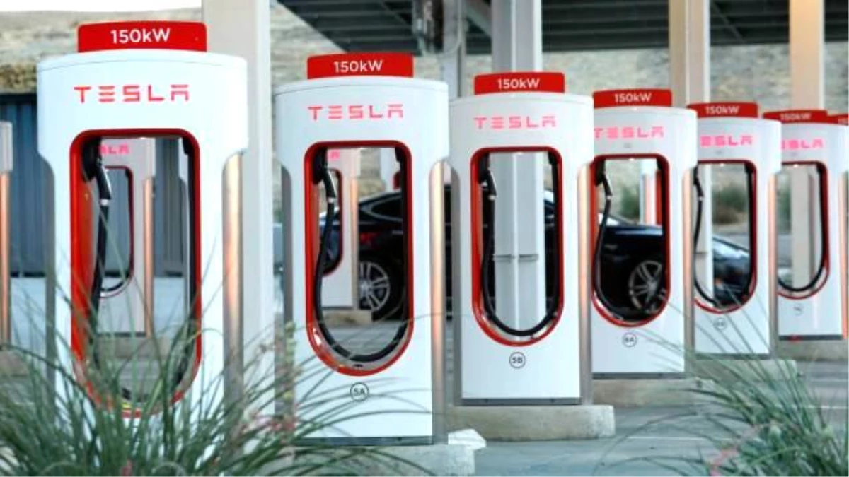 Tesla Supercharger\'ların kapısı tüm elektrikli otomobillere açılıyor! Türkiye\'de olur mu?